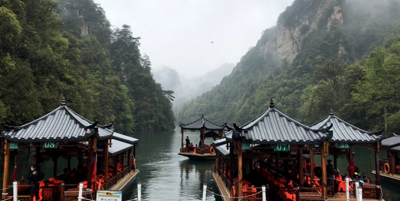 zhangjiajie-baofeng-lake-zhangjiajie-wulingyuan-scenic-area-travel