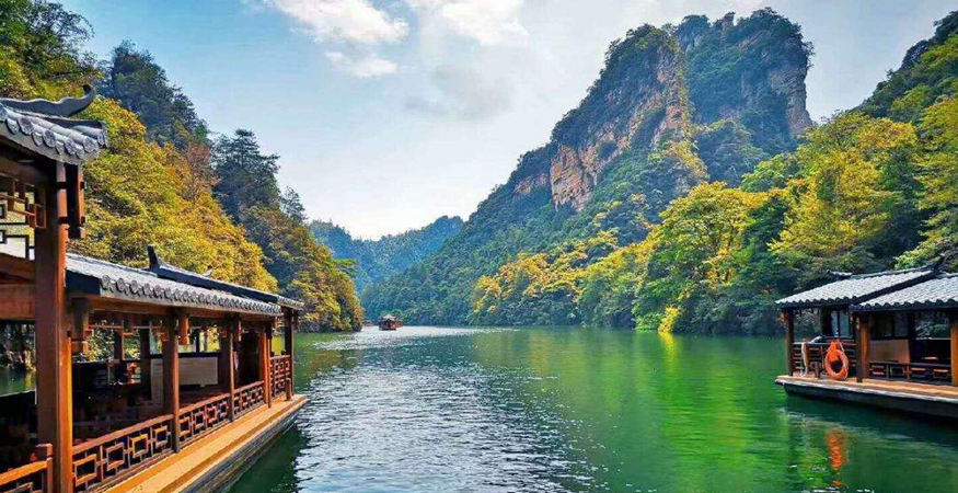 Peaceful water scenery in Zhangjiajie