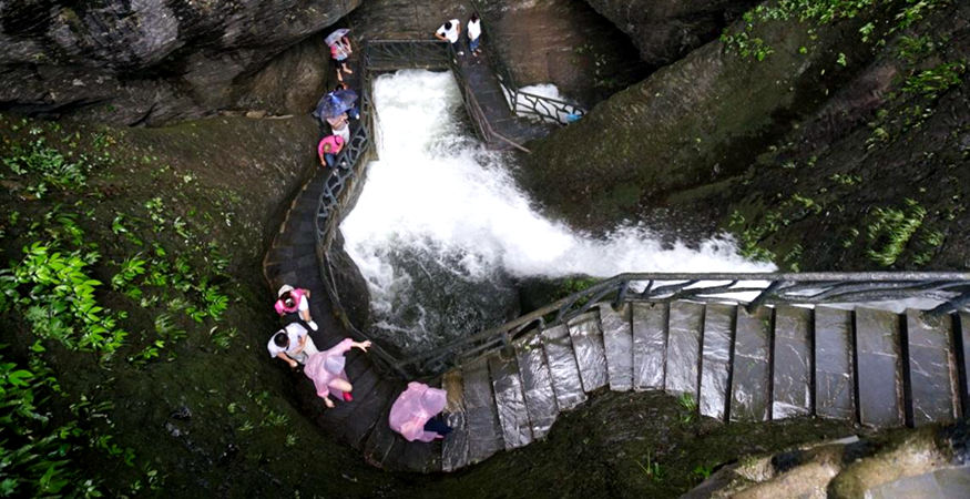Hidden Spot For Wild Fun Hike In Zhangjiajie