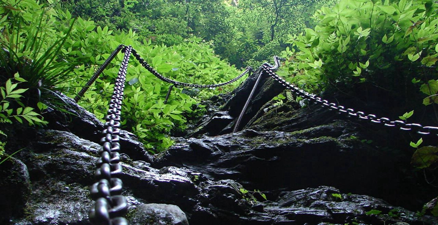 Hiking with Chains in zuolong Gorge